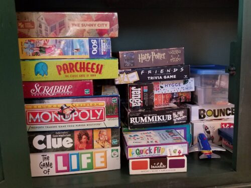 A diverse selection of board games and puzzles for guest entertainment at Marco Apollo 1001, ensuring fun for all ages.